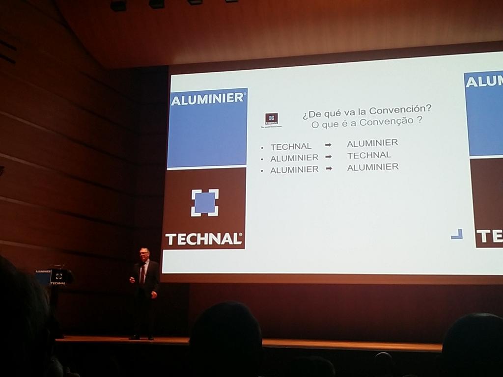 mazlliteras's tweet photo. Empezamos con la presentacion #technal #convencion2015 https://t.co/7SiDJjnRVW
