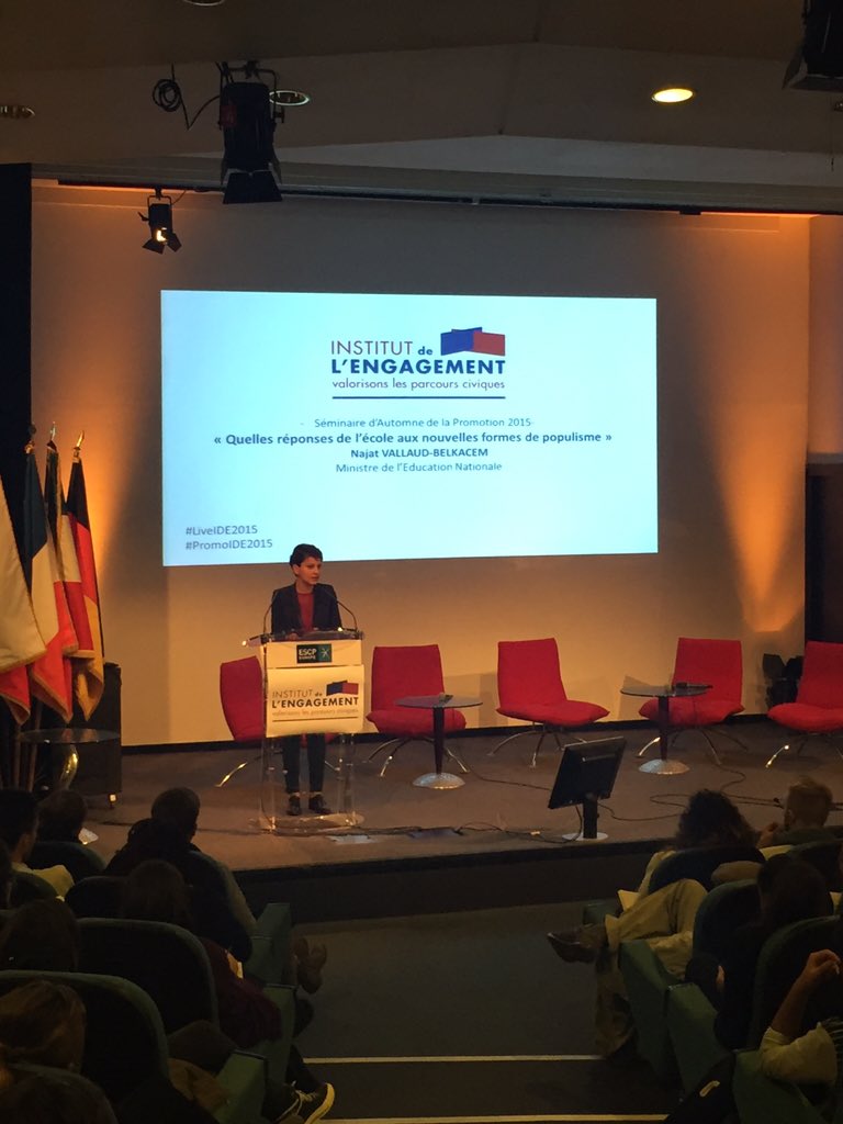 i_engagement's tweet photo. Conférence de @najatvb:
«Quelles réponses de l'école aux nouvelles formes de populisme»
#LiveIDE2015
#Engagement https://t.co/zuN1nW61sW