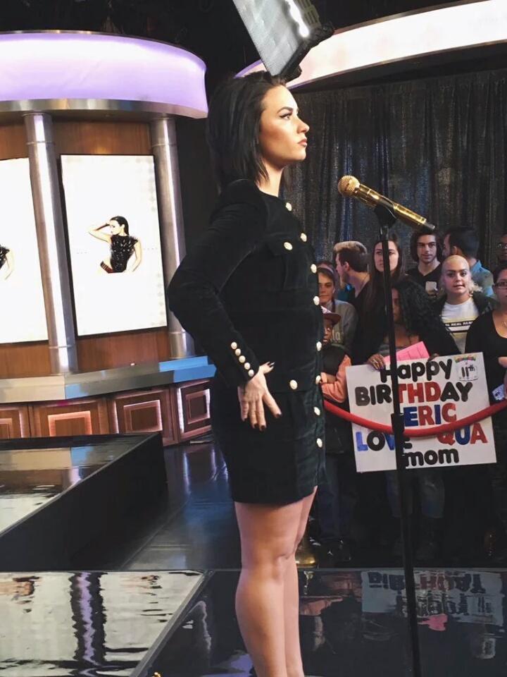 ddlovato1love's tweet photo. Demi Lovato on stage at Good Morning America - October 29th
#DemiLovato #DemiOnGMA #Confident #ConfidentToNumber1 https://t.co/AxXvggmakV