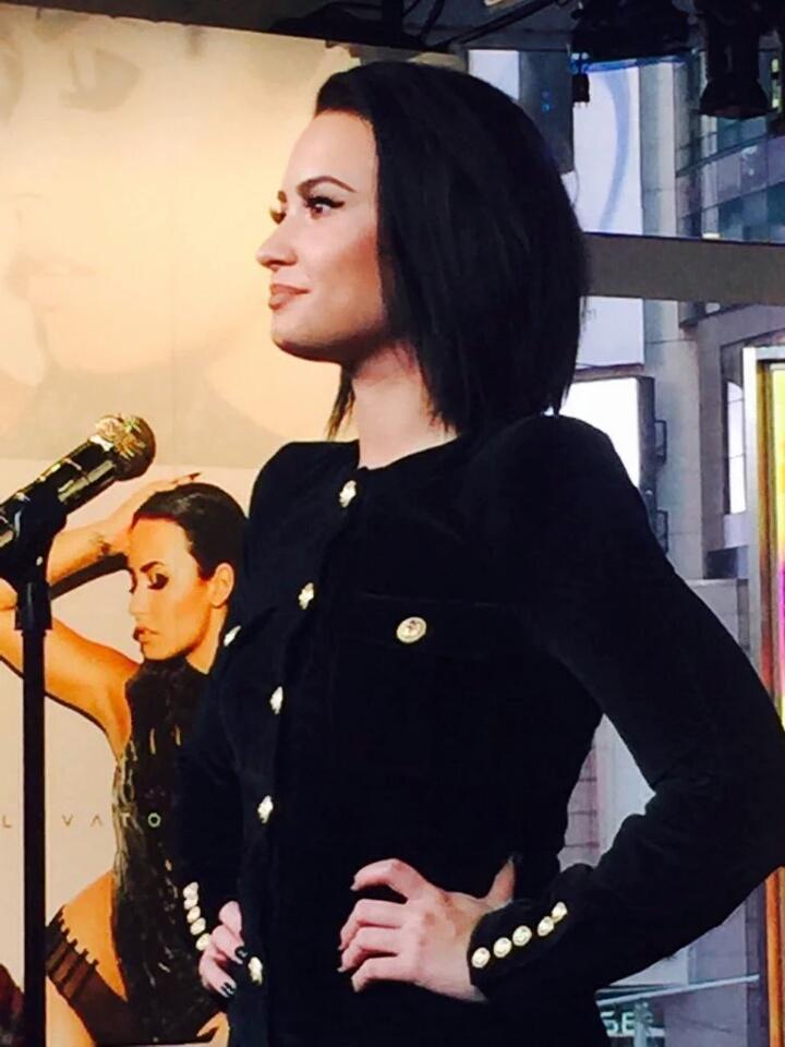 ddlovato1love's tweet photo. Demi Lovato on stage at Good Morning America - October 29th
#DemiLovato #DemiOnGMA #Confident #ConfidentToNumber1 https://t.co/AxXvggmakV