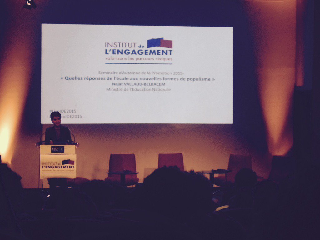 charliecarpene's tweet photo. Conférence sur le #populisme pendant l'@i_engagement #LiveIDE2015 #PromoIDE2015 #education https://t.co/nd7hvJxYoN