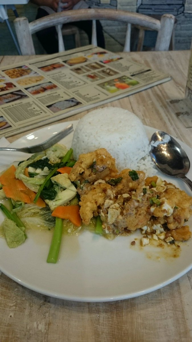 SiskarismaC's tweet photo. Yummy Late lunch @pentabear with my lovely family n om baskoro :-) https://t.co/ECaO2oluzg