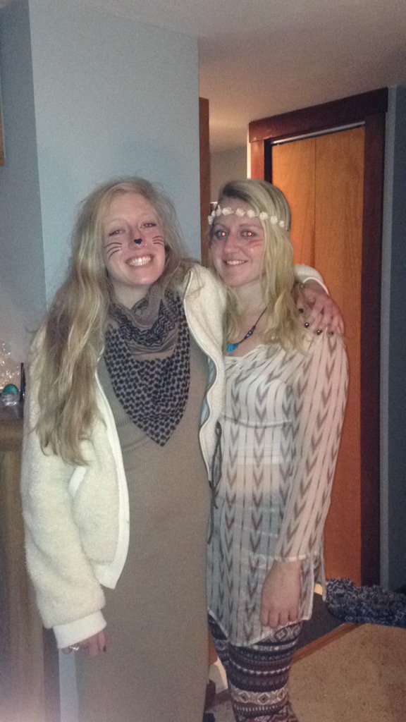 3MILYRASMUSSEN's tweet photo. actually best friend in the whole world #COLLEENISBAE https://t.co/8GVpUPRTcz