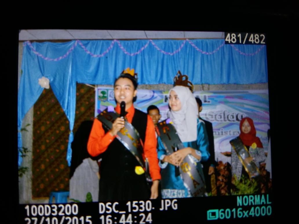 ATOMIC_14's tweet photo. Selamat kepada uda Panji Pribadi dan Uni Dwi Astuti Marantika sebagai UdaUni Kimia 2015🎊💛 @himka_Unand https://t.co/UXbyQd07rT
