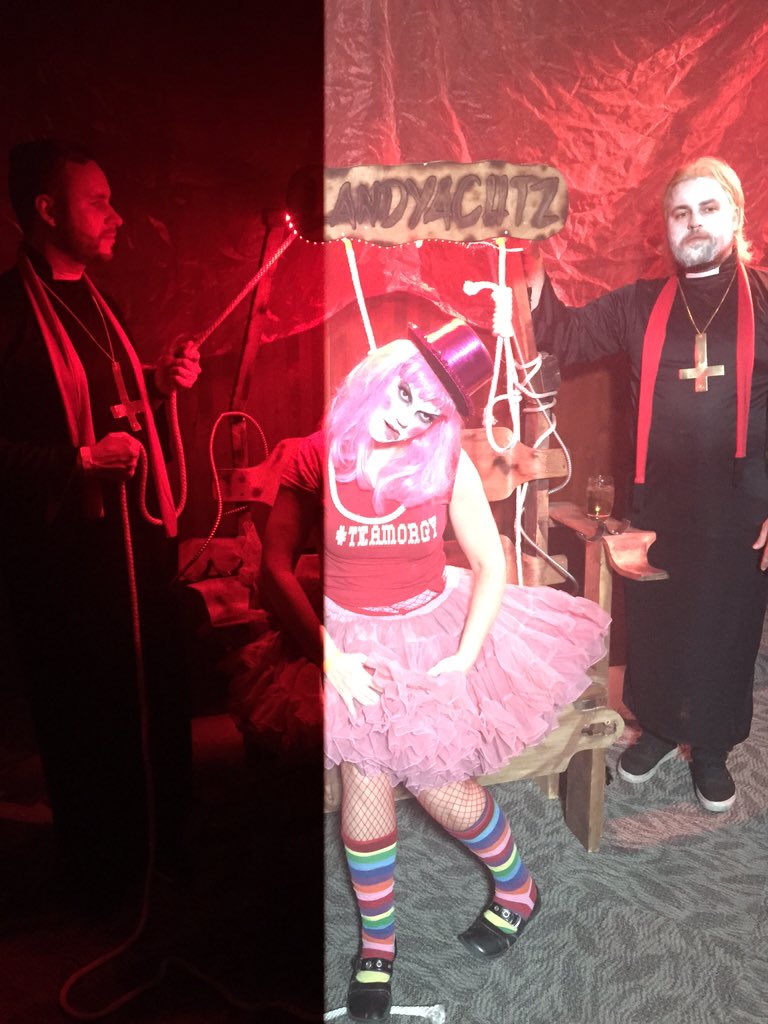siobhanisblyss's tweet photo. #tonight at the #heavyhittinghorrorfest in #whistler #followyourblyss #baddolly #halfflash https://t.co/ed2EbA9pvT