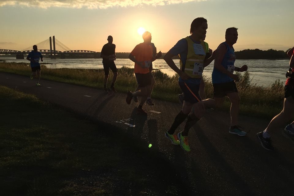 Primeur! #marathon in #bommelerwaard 21-02-'16 tworiversmarathon.nl #2riversmarathon, training #OMTOM, RT=fijn!