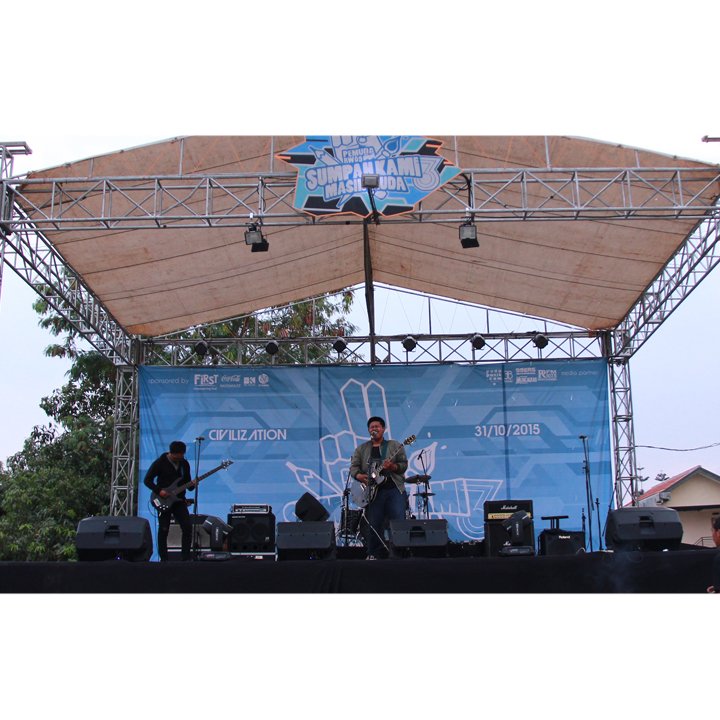 SKMM_official's tweet photo. Rock n Roll genre musik yang membangunkan suasana dan meriahkan acara. @padapanik @PRFMnews https://t.co/04oNPY7oWa