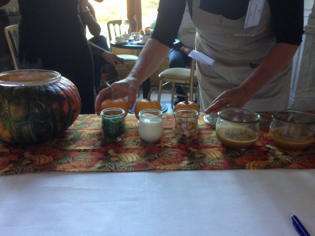 #bredase Pompoensoep wedstrijd op #landgoedWolfslaar. Als jurylid! Is nog lastig oordelen 😊