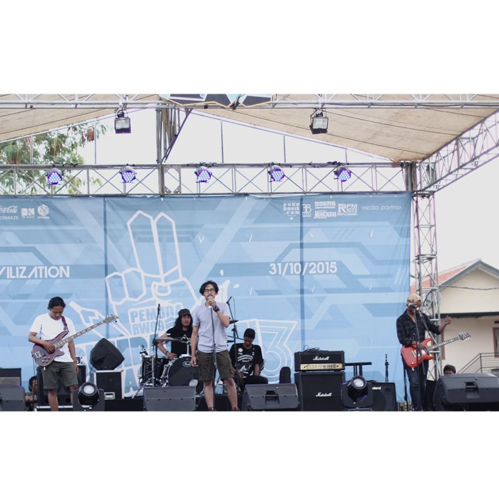 SKMM_official's tweet photo. Figther Oversleep, band selanjutnya huuuuu~ dateng sudah mulai meriah niih @padapanik https://t.co/zTS3tylmAE