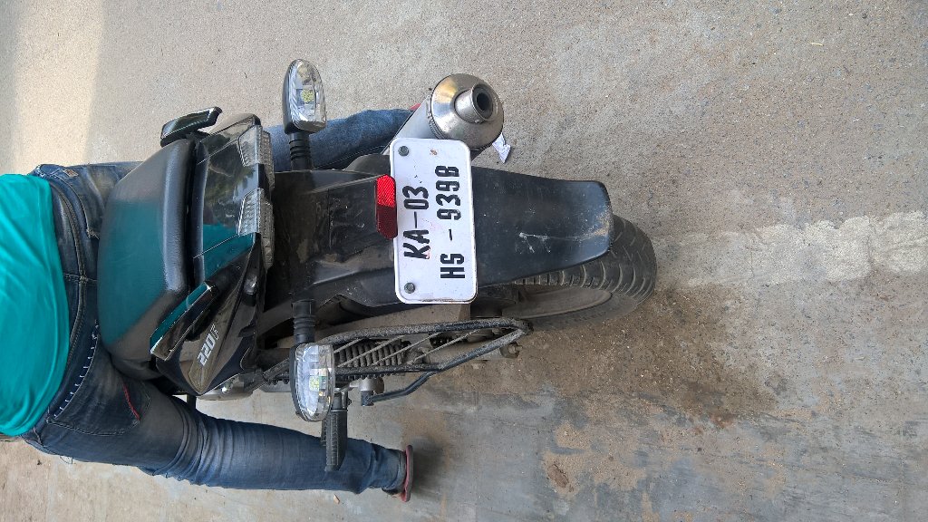 cladiamc's tweet photo. @blrcitytraffic this is the vehicle responsible for the incident mentioned in my previous tweet. Please help me! https://t.co/TyQiLXVWes