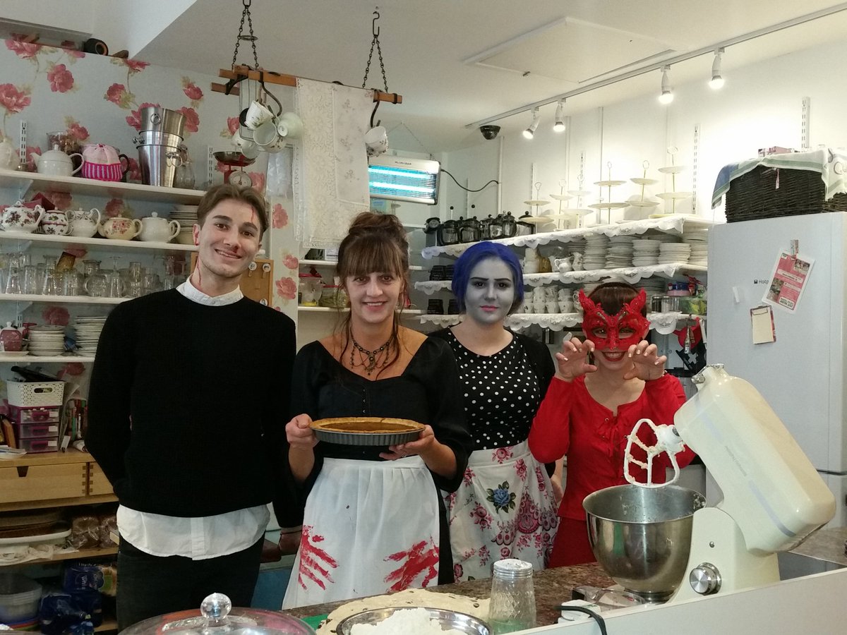 GrandArcadeLds's tweet photo. Happy #Halloween from @FKFJanine @ourhandmadecoll @_BridalEmporium @ZaapThai ... #Leeds #NQLeeds #LeedsLiving https://t.co/h9IWFjyM6K