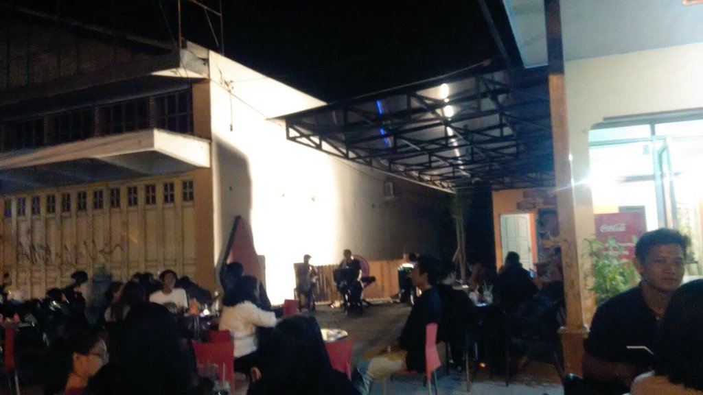 #info yang pengen sellow merapat ke Gigi Caffe , ada live Accoustic Romance vrooh