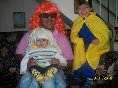 ALEJO281066's tweet photo. #disfrazinolvidable El de príncipe  compartiendo con papá. https://t.co/oI3lflTRSu