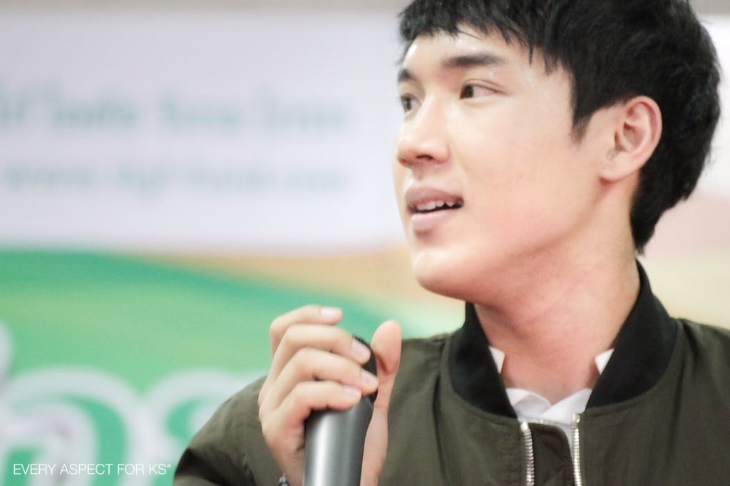 EveryAspect_KS's tweet photo. 20151031 #KS #Plusmall สายตาแบบนี้นี่กำลังโปรยเสน่ห์ใส่สาวอยู่หรา https://t.co/L9TKVHhbye