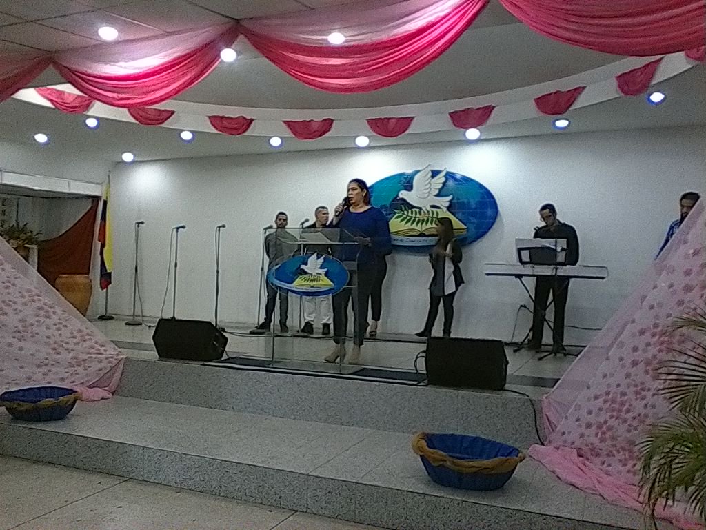 Mujer_ELM's tweet photo. Pastora Carmen de Rodriguez, segunda conferencista del dìa de hoy. #MujerEresLibre #Empoderadas2015 https://t.co/qiNLo5nUzx