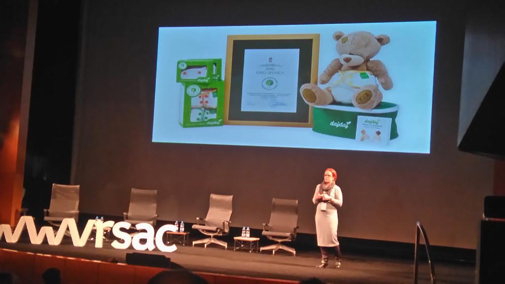 vucilo's tweet photo. #wwvrsac na pozornici Sonja, naša @SupersteNet mentorka i divan uzor #dajdajpelene: posao, porodica, tim, kvalitet! https://t.co/VTaXgSZH5r