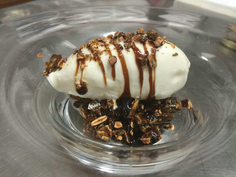 ercolmy's tweet photo. Helado de queso de cabra, piñonate de pipas de calabazas y miel de caña!! @jvildeg @villasfoscas @1870Restaurante https://t.co/sYaWQPPwLp