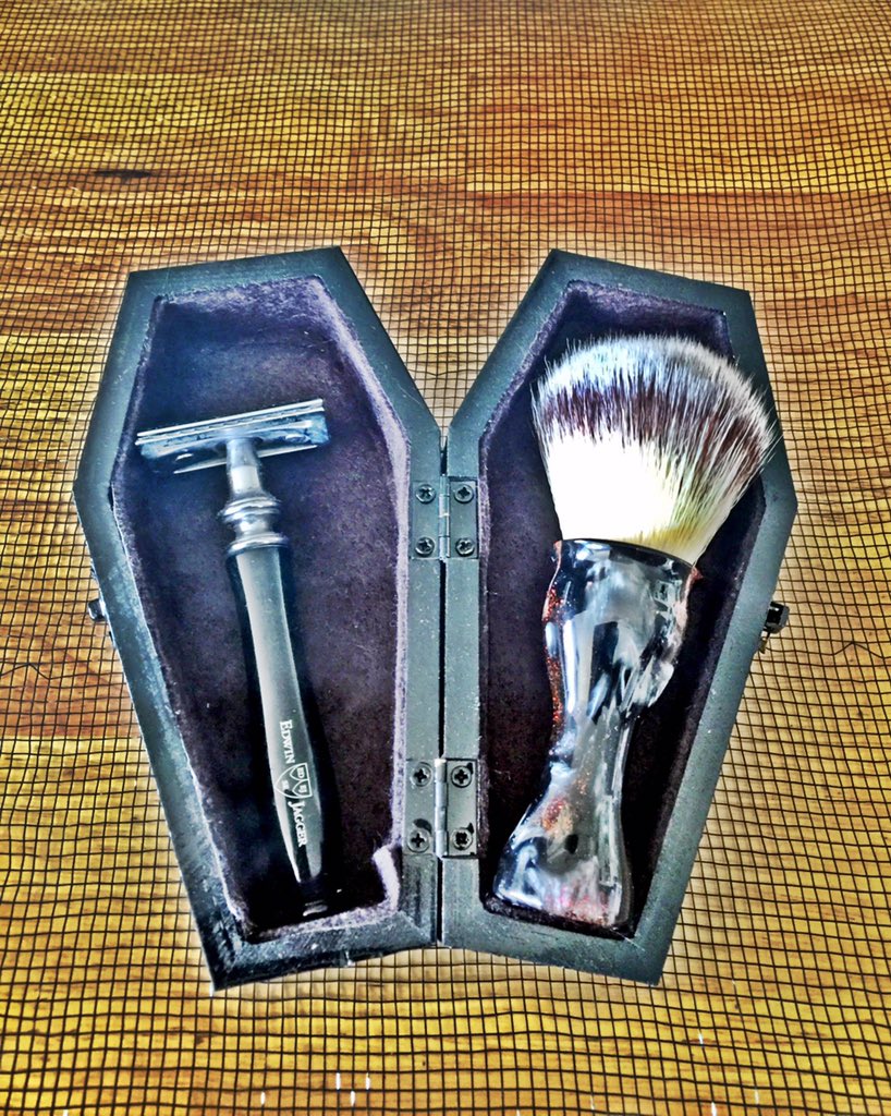 RitualShave's tweet photo. #HappyHalloween #Love @RitualShave @TheRazor_Queen π @edwinjagger #kshaveworx #corysmithson #wetshaving https://t.co/Z5DW8JpaFe