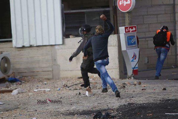 İsrailli korkak askerlerin silahlarıda cesur yüreklere karşı koyamaz.