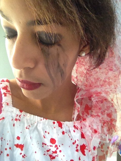 Delphiine_A's tweet photo. It's Halloween bitches #hauntedbride https://t.co/bl9wCrLrRY