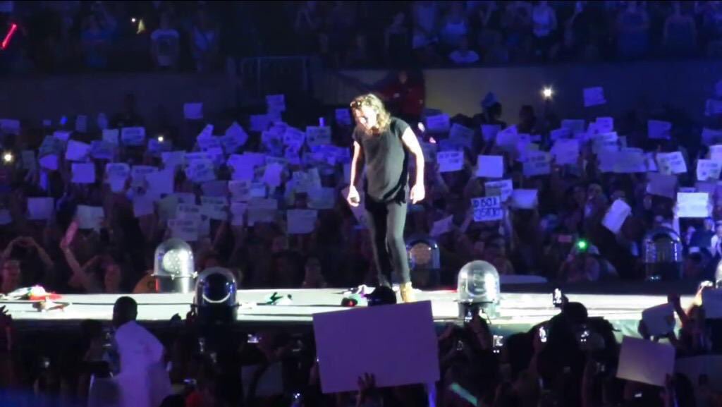 1dtourphilly's tweet photo. #RememberOTRATour 
never forgetting the best thing in my life #OTRAPhilly #OTRAPHILLYPROJECT ❤️❤️ https://t.co/HGOI6xCKTq