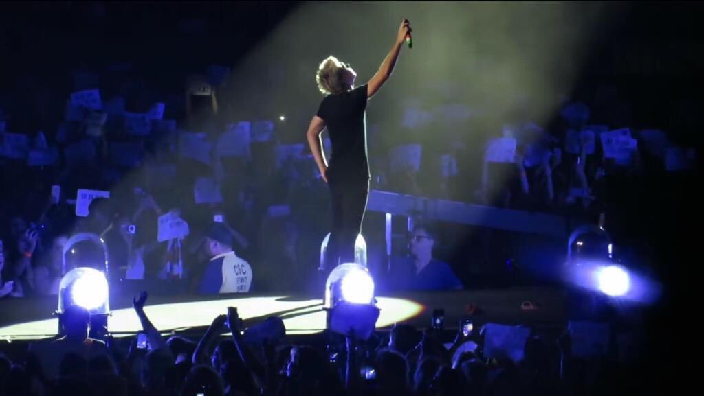 1dtourphilly's tweet photo. #RememberOTRATour 
never forgetting the best thing in my life #OTRAPhilly #OTRAPHILLYPROJECT ❤️❤️ https://t.co/HGOI6xCKTq