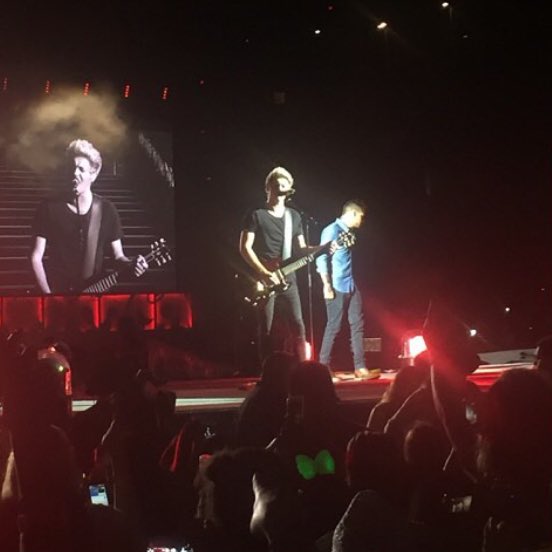 1dtourphilly's tweet photo. #RememberOTRATour 
never forgetting the best thing in my life #OTRAPhilly #OTRAPHILLYPROJECT ❤️❤️ https://t.co/HGOI6xCKTq