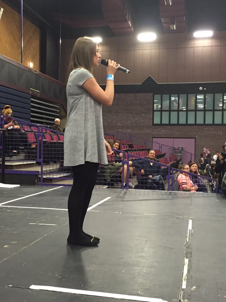 SoccerSix's tweet photo. @char_amb #dunknfunk #livemusicstage  come over and join us 😃👻🎊 https://t.co/CeMvntDonI
