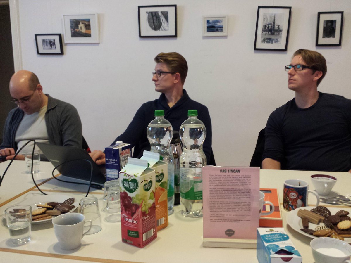 ostblick_bb's tweet photo. Zur Stunde tagt die Mitgliederversammlung von Ostblick im Fincan in Berlin. Berichte, Wahlen, Ausblick 2016 :-) https://t.co/oSEdJlgWOr