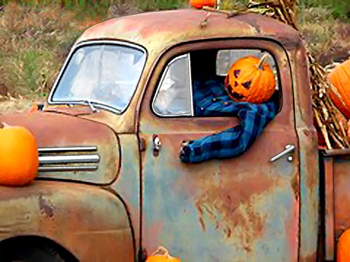 SearlesAuto's tweet photo. Happy #Halloween, #yyj!  Drivers, pay attention.. Streets are busier tonight with kids. #yyjtraffic https://t.co/ObpWnn0EEZ