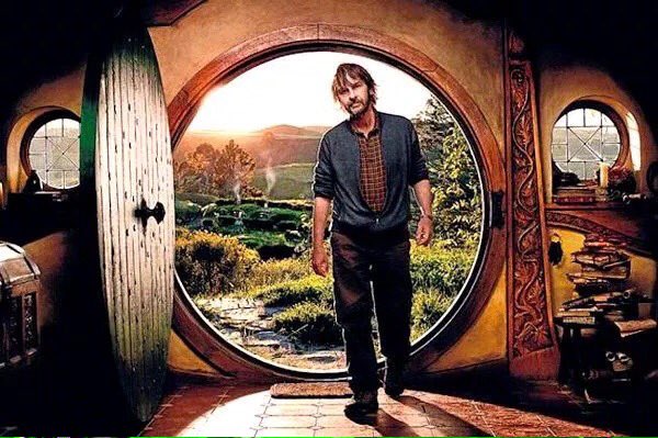 Happy Birthday to the brilliant visionary (& real life hobbit) Peter Jackson!! 