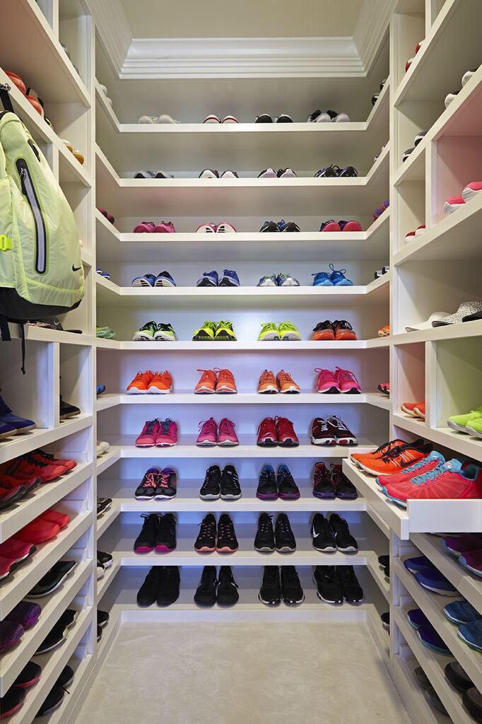 EmilyWaldberg's tweet photo. Khloe Kardashians fitness closet is my entire life goal https://t.co/cMd3TvSzjU