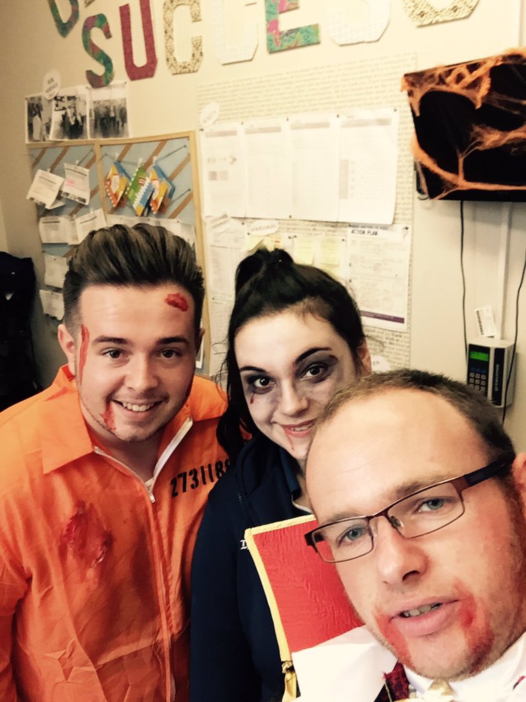 6507Express's tweet photo. Spooky staff in great Malvern! https://t.co/6rU0wVz8Fg