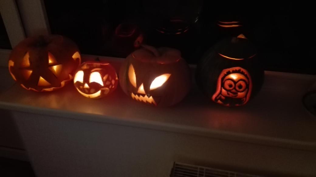 SarmitePoga's tweet photo. Happy halloween!! 🎃🎃 May the odds be ever in your favor. 😈 https://t.co/Xn7BQMxRoa