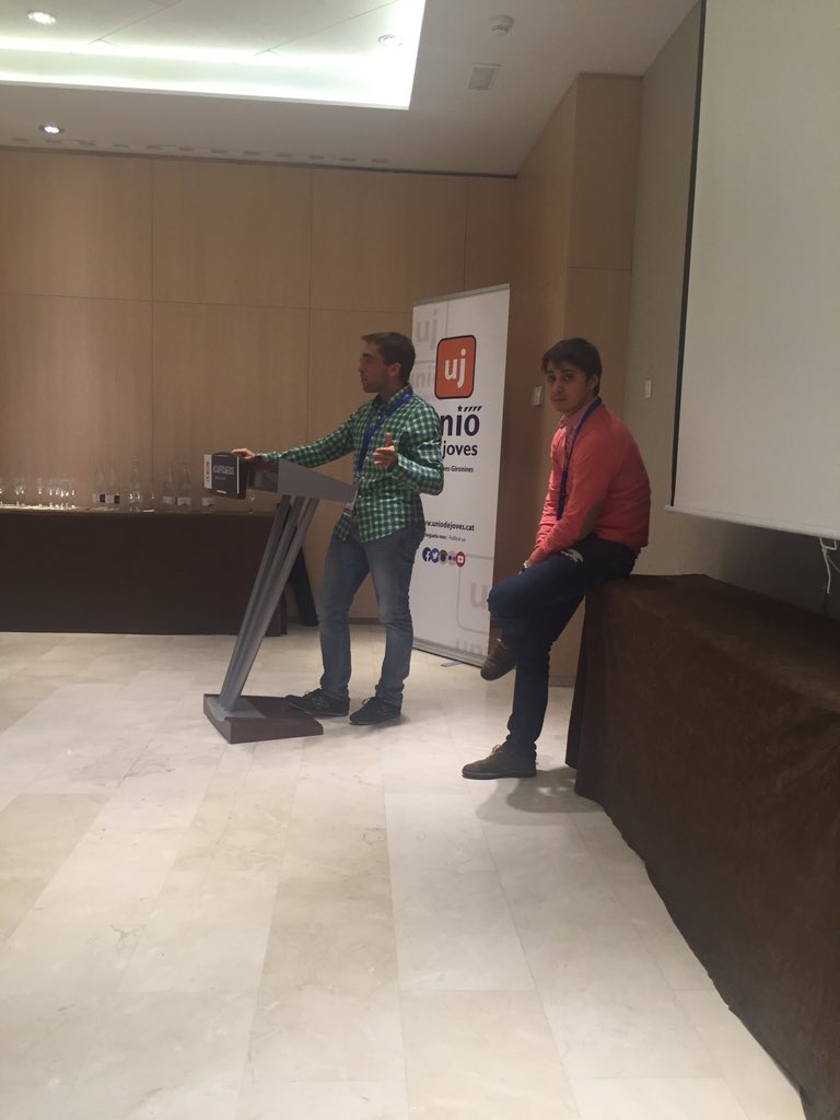 UJ_Lleida's tweet photo. El president @oriolgt i el SG @borjacd88 fan balanç d l situació política i encoratgen als joves a seguir treballant https://t.co/k648CDGElZ