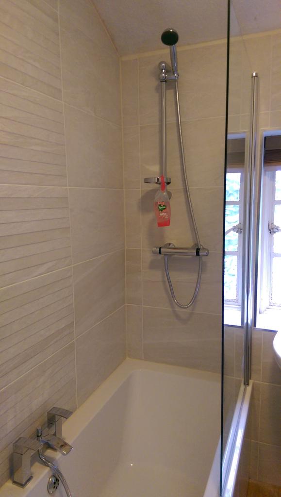 mgbservices's tweet photo. #newbathroom #newtileing #churchhouse https://t.co/ByPl33QkEf