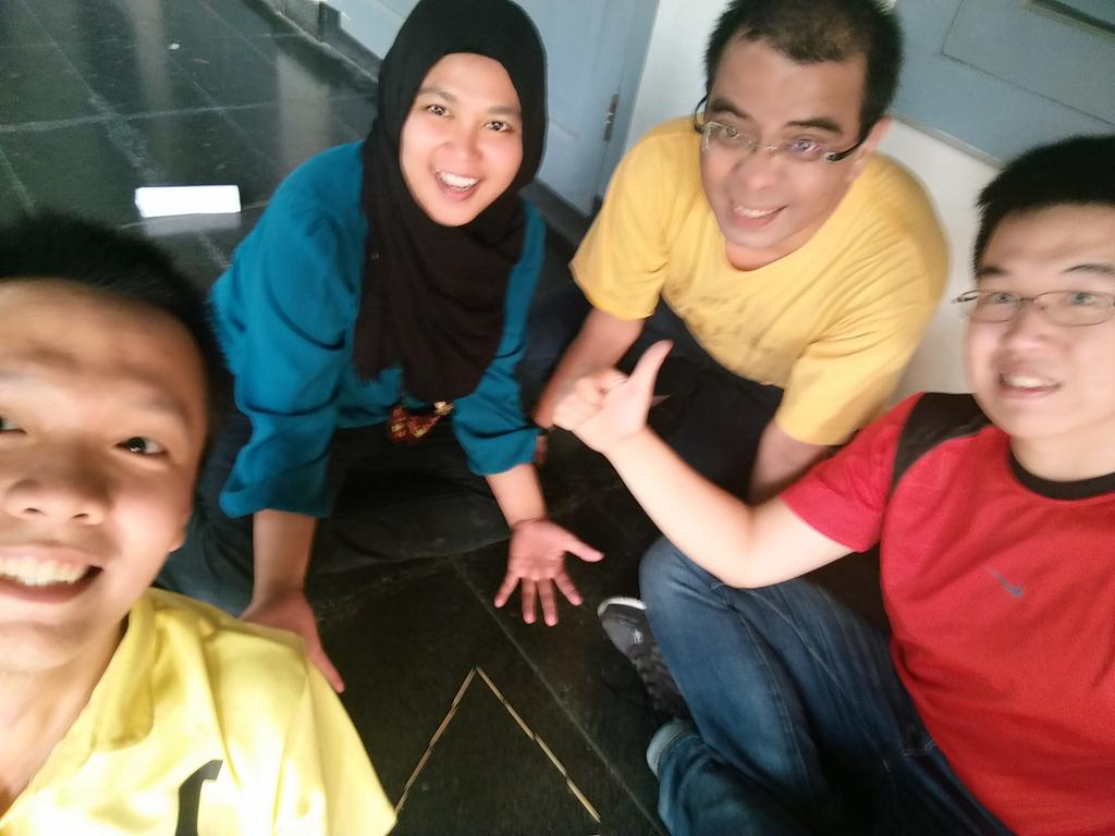 ndreeflinds's tweet photo. Heyhey kita berhasil looh bikin segitiga nyaaaa. Yeaaaayyyy :)) @ymp_citybound #ymp34 #citybound #solojogja https://t.co/OCu1emC7KV
