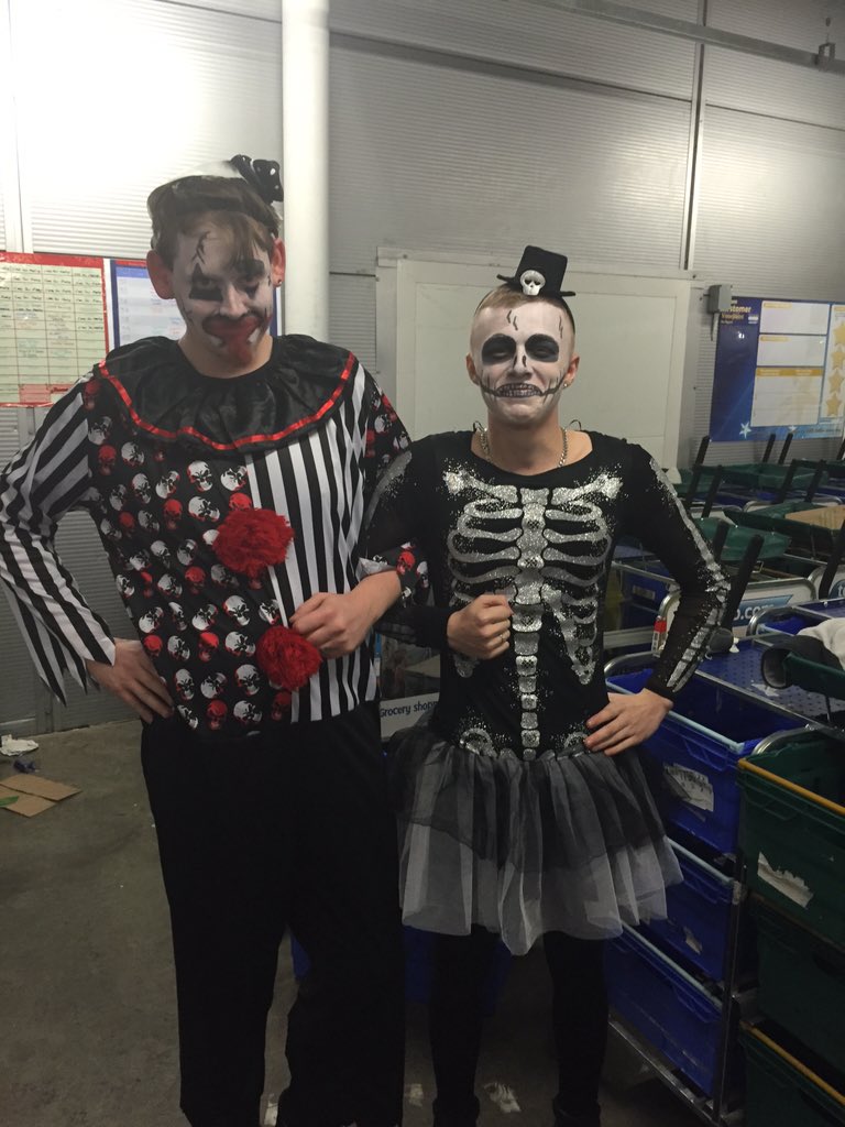 alicebowes86's tweet photo. Well done Winchester Dotcom! Awesome effort!! #dotcom #spoookyyy #bestdepartment #fancydress 👻🎃 https://t.co/1dB7Rx2HvZ