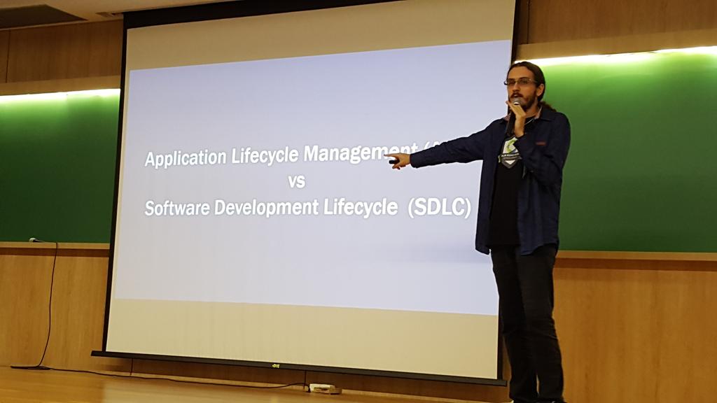 adrianobertucci's tweet image. Começou #almroadshow em Curitiba/PR agora com Eduardo Sparki com Introdução à #alm #ALMBrasil