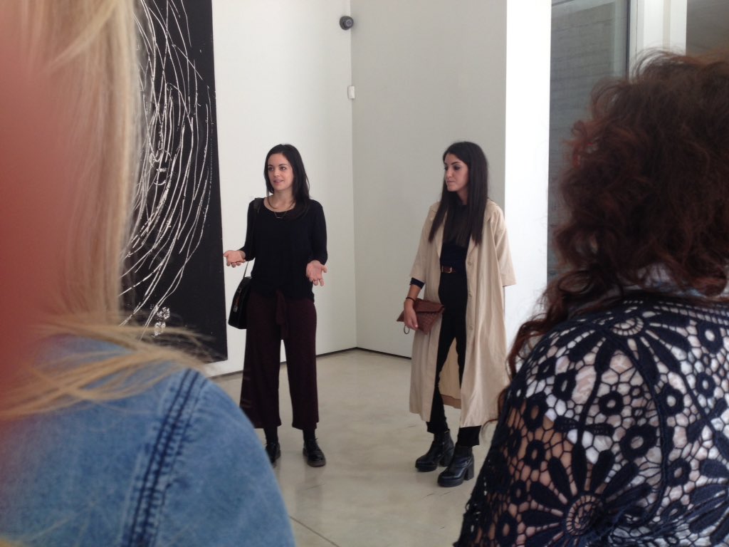 Cada cop arriba més gent per escoltar <a href="/anneroig/">Anne Roig</a> i <a href="/SabelaEiriz/">Sabela Eiriz</a> al #MuseuCanFramis <a href="/fundacionsobert/">Fundacions en Obert</a>