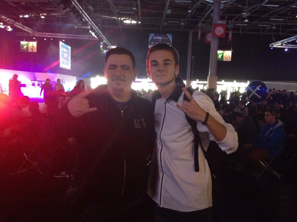 Seyzo_Official's tweet photo. Avec mon ami @SuPr3m3_85 #PGW #ACDC https://t.co/uzohvsyw4i