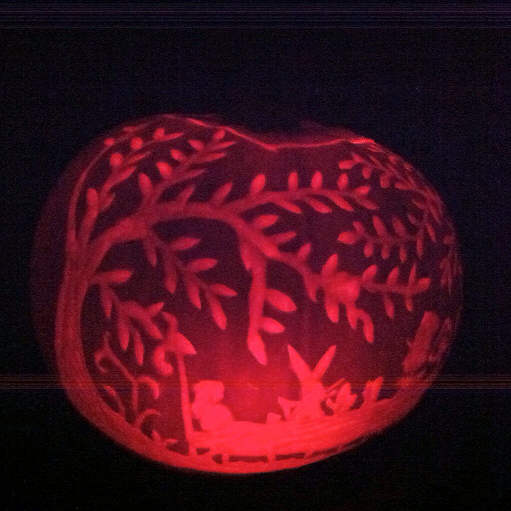pippalynott's tweet photo. Happy Halloween! #halloween #pumpkincarving #aliceinwonderland https://t.co/eJb2coi0Pw