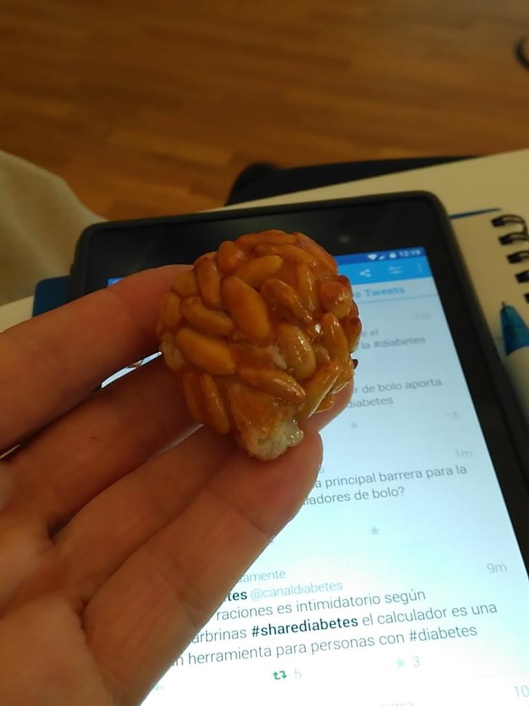 oscarbrinas's tweet image. En #sharediabetes hablando de calculadores d bolo. @LlobetMarina dice que #panellet tiene 1,5 rac HC. Probémoslo!