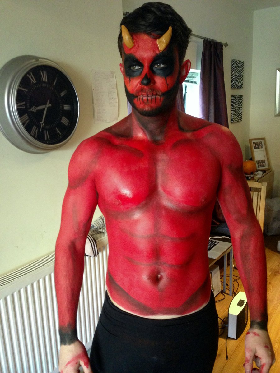 CraftyDoodleDo's tweet photo. Not a bad job to start the day! #buff #HappyHalloween #Cardiff https://t.co/KlKnarMdGw