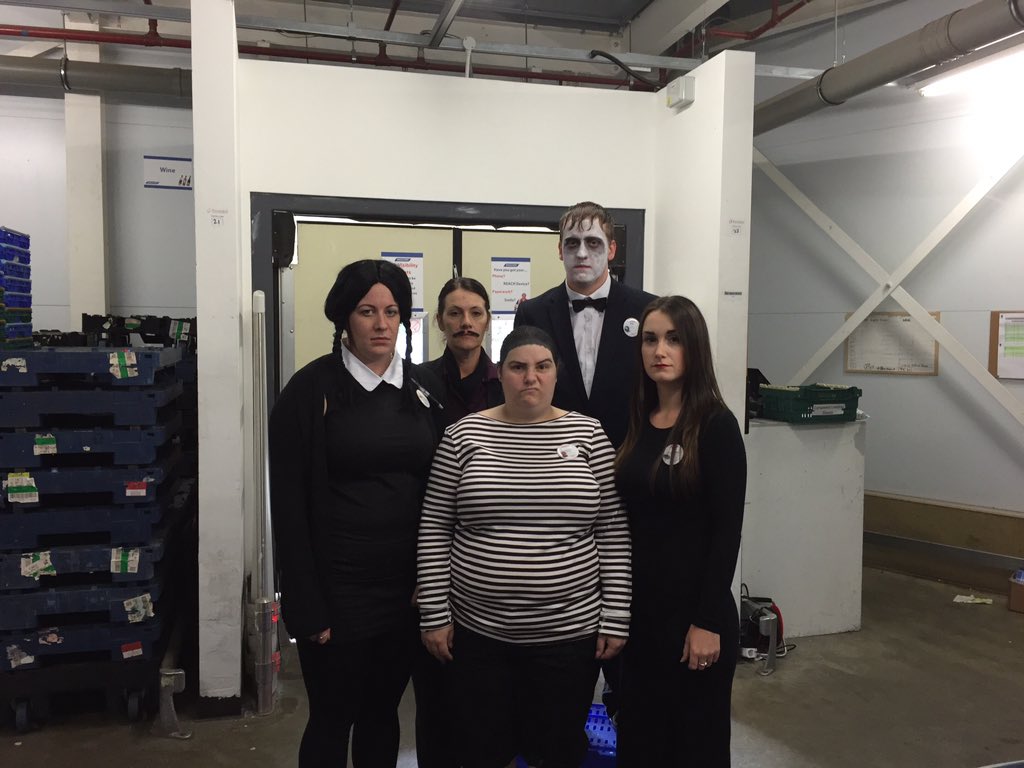 alicebowes86's tweet photo. #addamsfamily #teamwinch @BethB93 @LBambridge 👻 https://t.co/77DGgDKlCx