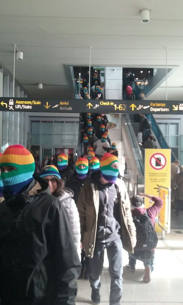 foscodibernardi's tweet photo. #venice #airport #raimbowblock vs #TurkishAirlines #freekurdistan #freelection #freeOcalan #erdoganterror #kobane https://t.co/qTrOfn66Oc