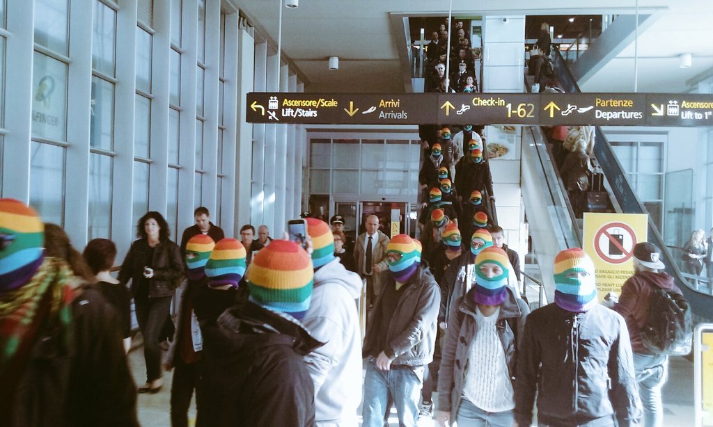 foscodibernardi's tweet photo. #venice #airport #raimbowblock vs #TurkishAirlines #freekurdistan #freelection #freeOcalan #erdoganterror #kobane https://t.co/qTrOfn66Oc
