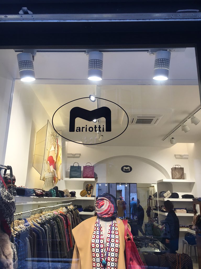 TechnolightKSA's tweet photo. @illuma_lighting found the #pinapple aka #gridspot in Rome https://t.co/EFhHQZZAbU