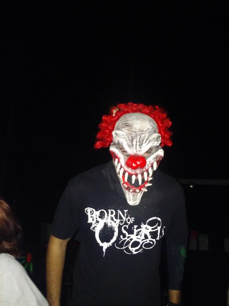 Steven2689's tweet photo. #ScreamAcres #HappyHalloween https://t.co/Iav1dgoDyi
