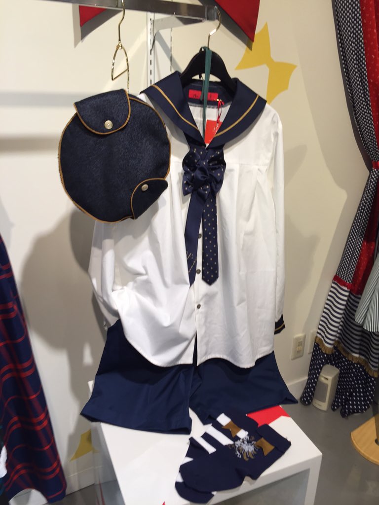 本日登場の月光少年ブラウス(白×紺)のコーディネート♪✨ 紺と金色で 